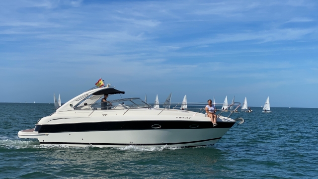  Bavaria Sport 33 航行在平静的水域 