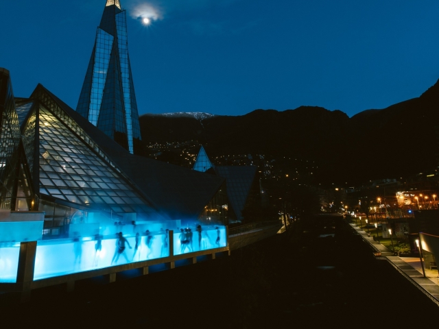  Lago exterior à noite 