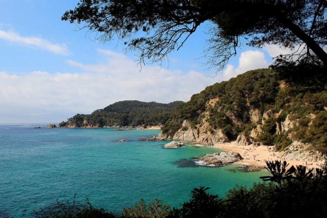  滨海略雷特 (Lloret de Mar) 附近海岸线的美丽图片 