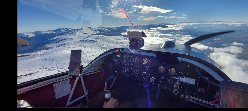 El panel de mandos del aparato visto desde las alturas