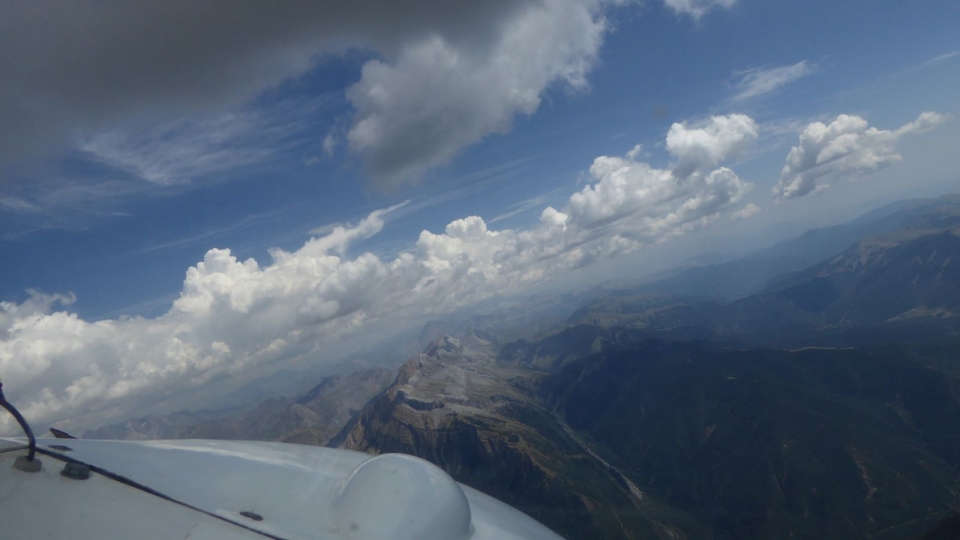 Vista del exterior desde el ala de la aeronave