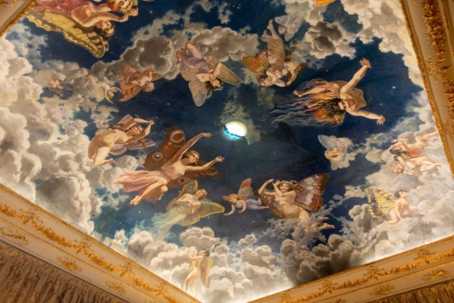 Uno de los preciosos murales del Real Casino de Murcia