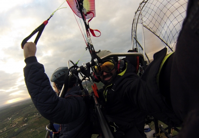  Controlling the paramotor through the Sevillian fields 