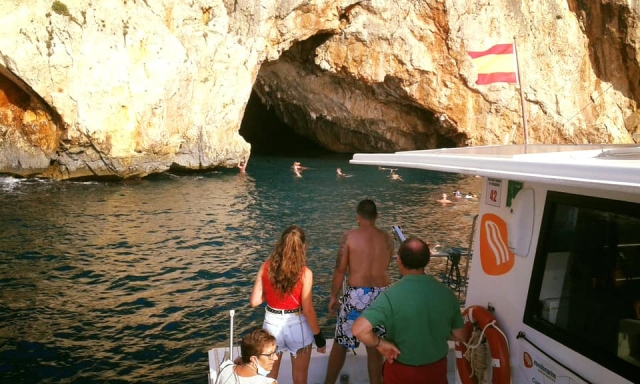 Avistando una cueva 