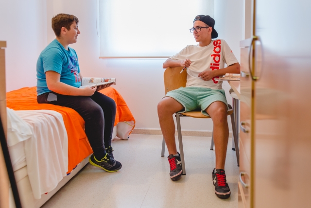 Alumnos de relax en la residencia 