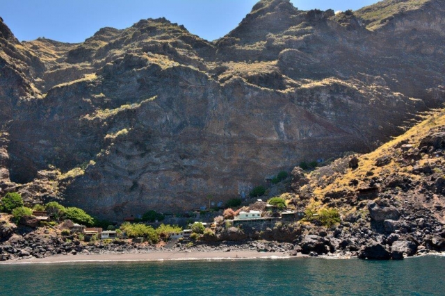  An impressive mountain crowns the space of a cove 