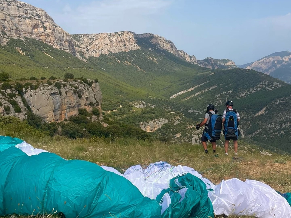Una experiencia de vuelo en parapente por Àger Una experiencia de vuelo en parapente por Àger