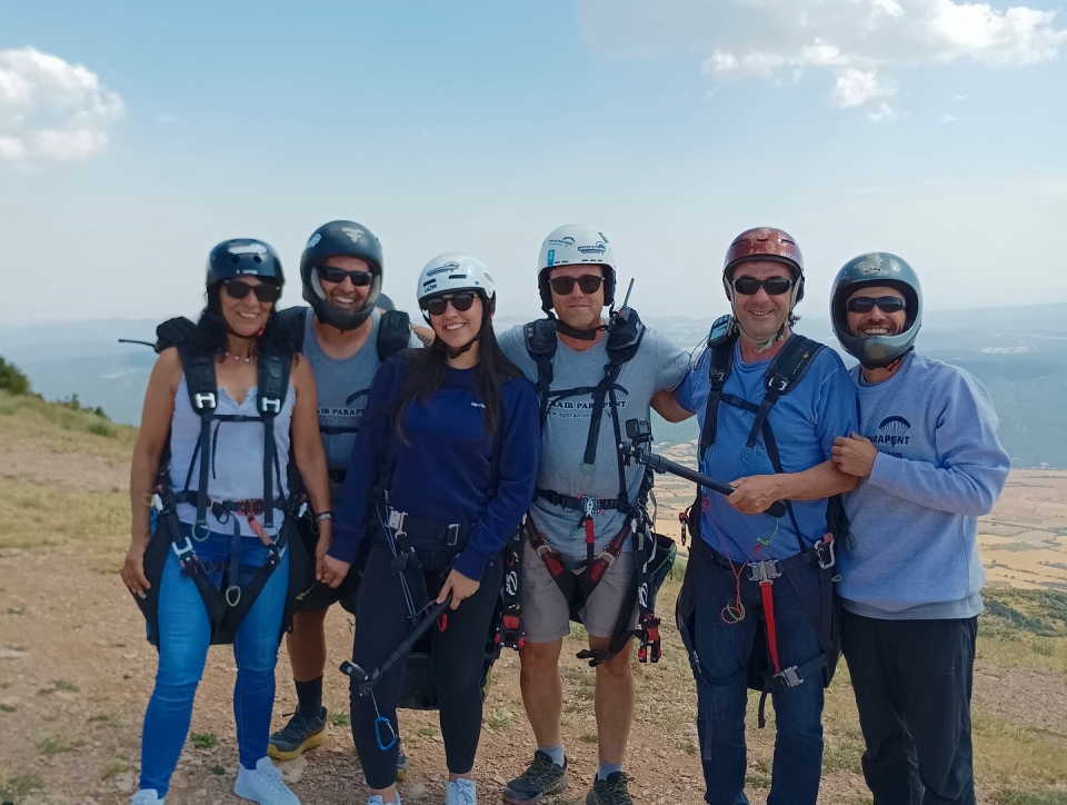 Listos para volar en parapente Listos para volar en parapente