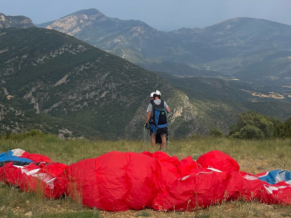 En lo más alto de las montañas con el parapente