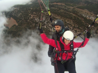 Vuelo en parapente + pilotaje Valle de Àger 25 min