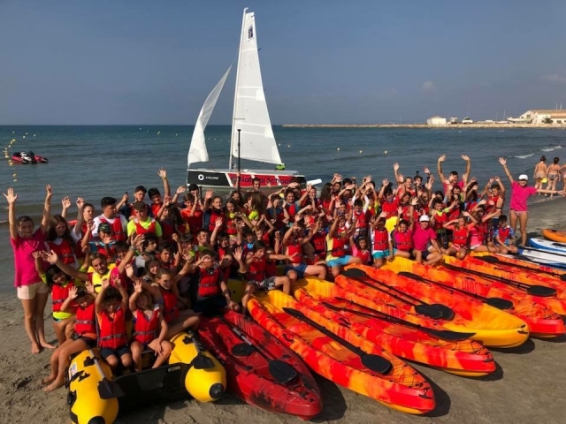 Niños del campamento de inglés y multiaventura