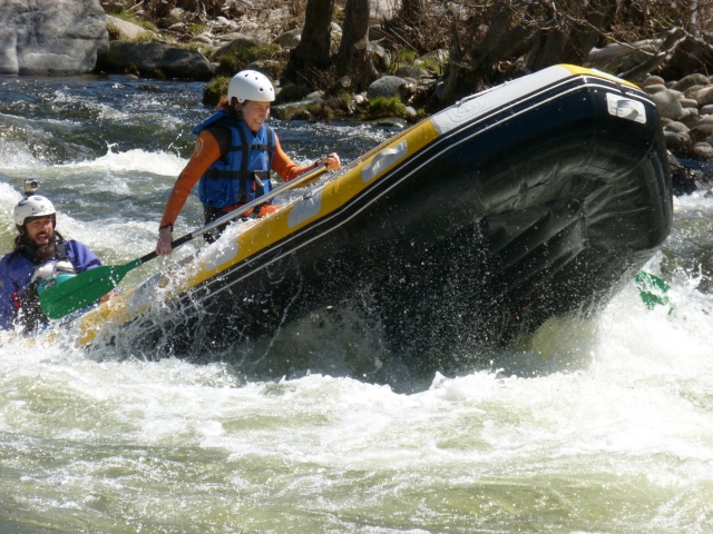  Il y a des moments où notre bateau monte à cause du courant