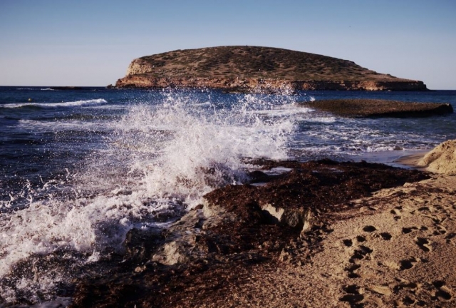  La costa di Ibiza si fonde con l'orografia delle montagne