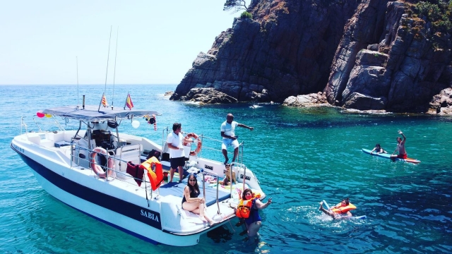 Disfrutando del baño por la Costa Brava