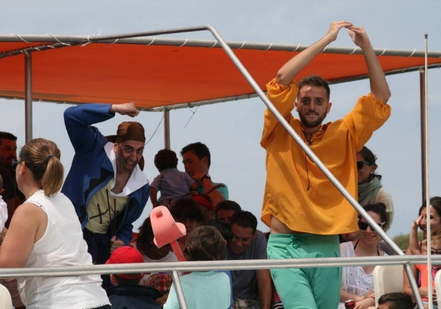  Friendly pirates 