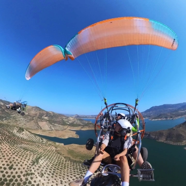 Volando in paramotore lungo la Costa del Sol 