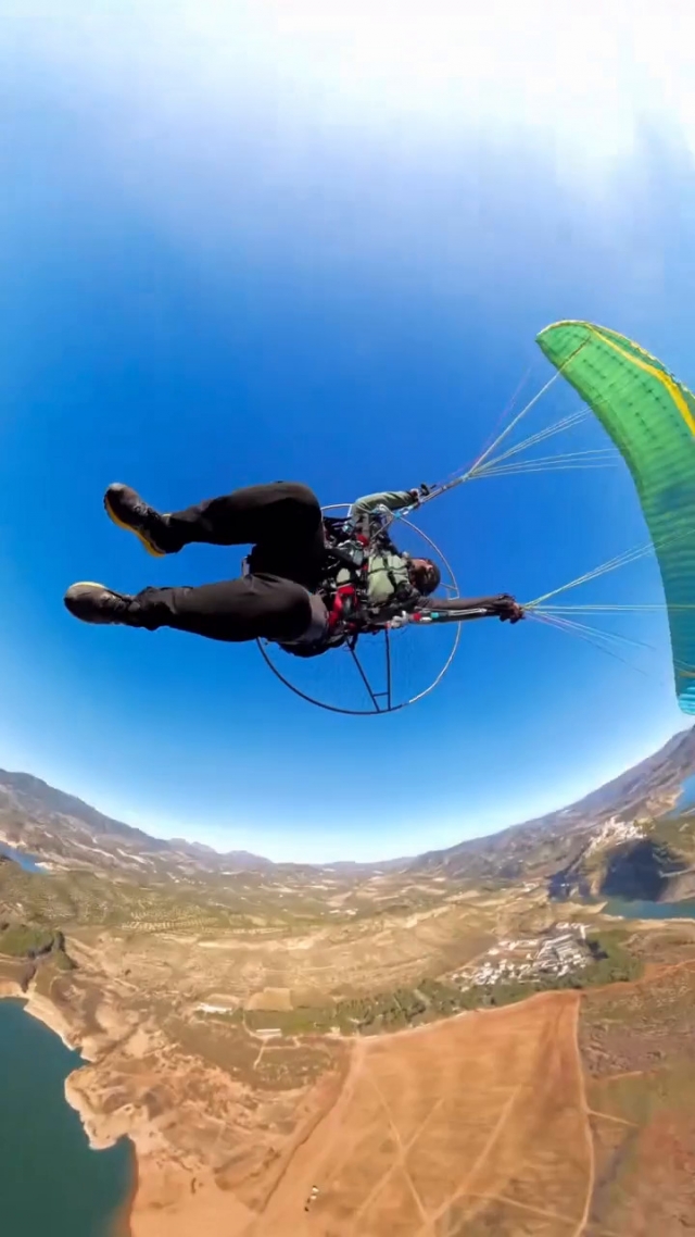  Volando in paramotore sopra Torre del Mar 