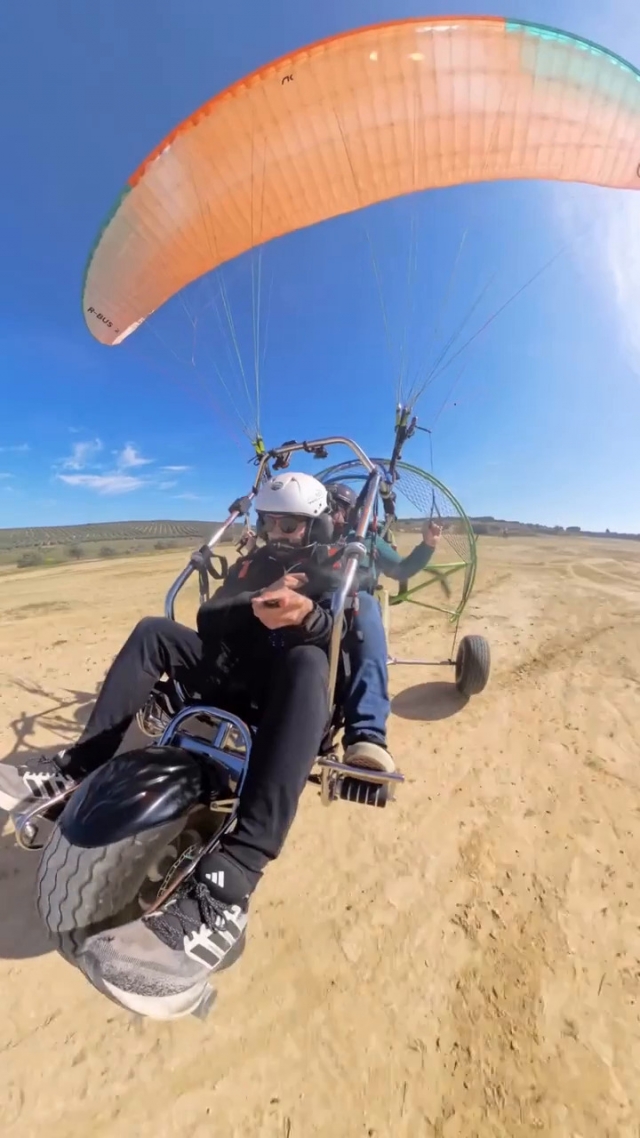  Goditi un volo in paramotore