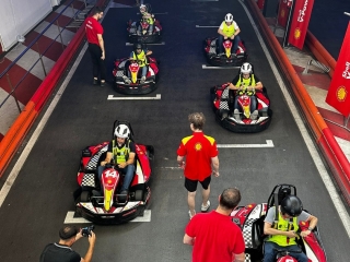 2 giri di kart indoor per adulti Viladecans