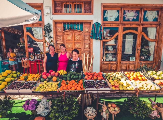 Una visita al mercado local de frutas y hortalizas