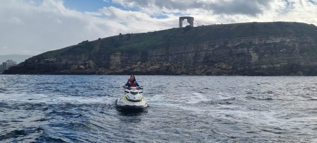  Sulla moto d'acqua nel Mar Cantabrico 