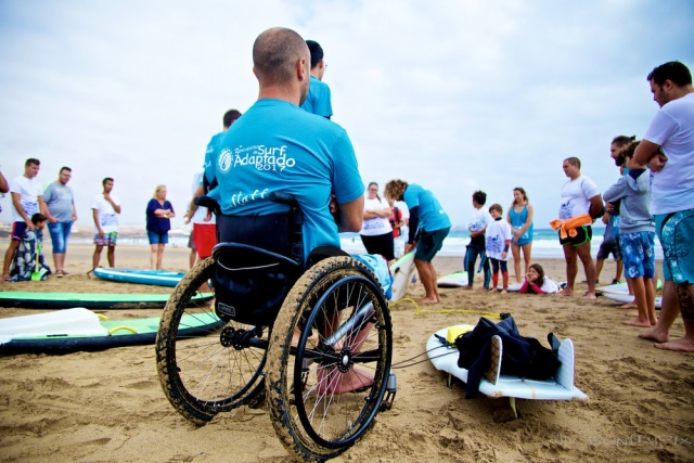 Curso de surf adaptado
