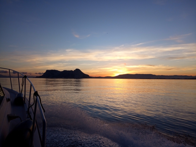 Il suono del tramonto dalla nostra barca 