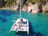 Salida en barco por la Costa Brava + comida 4h