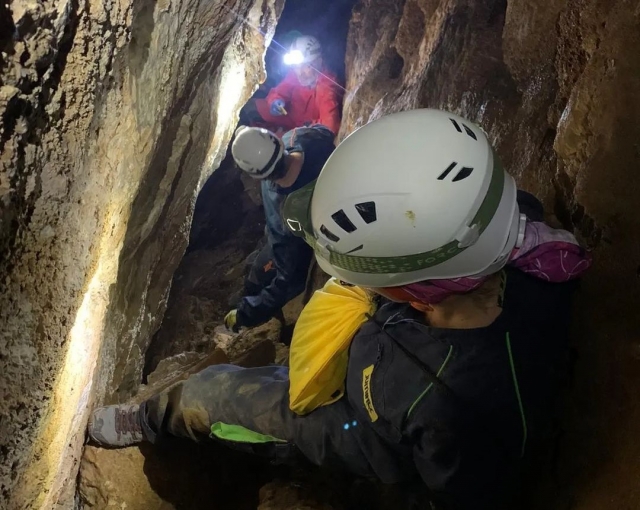 Explorando las cavidades subterráneas de Murcia