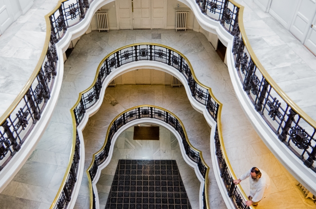 Otro fotografía que hace hincapié en los diferentes pisos del edificio