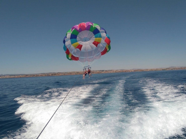 Fly high in parasailing 