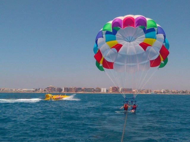  Parasailing for the beaches of Torrevieja 