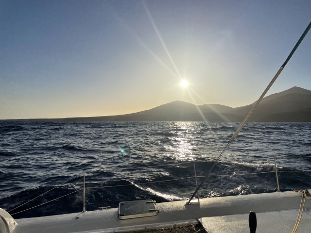 El sol en el horizonte marino