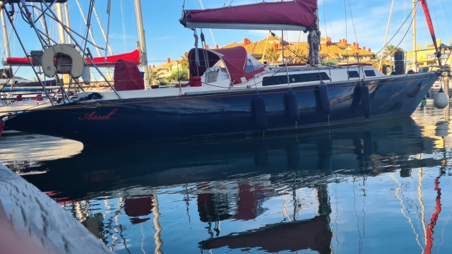 Assol O Veleiro Vermelho atracou no Porto junto ao Clube Marítimo de Sotogrande 