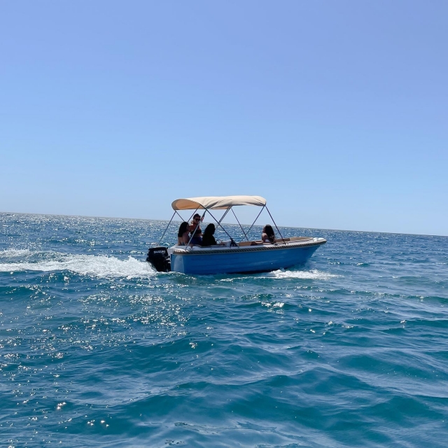 Disfrutando del alquiler de barcos en Marbella