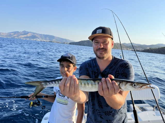 Padre e hijo con su recompenda