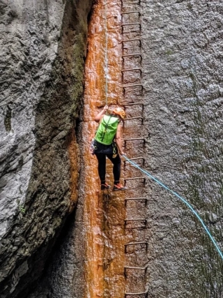 Aventureros por las cascadas del barranco