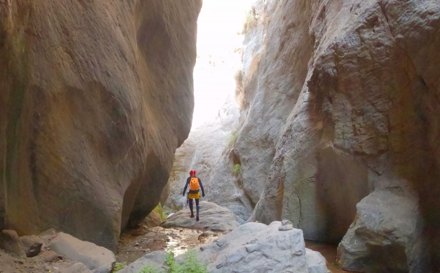 Disfruta de un descenso de barranquismo en Granada