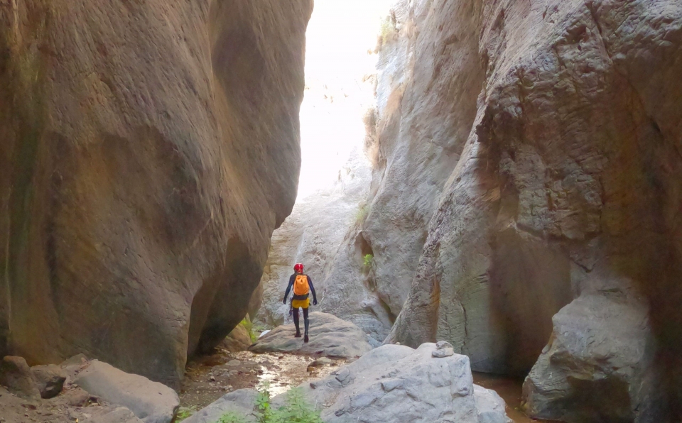 Disfruta de un descenso de barranquismo en Granada