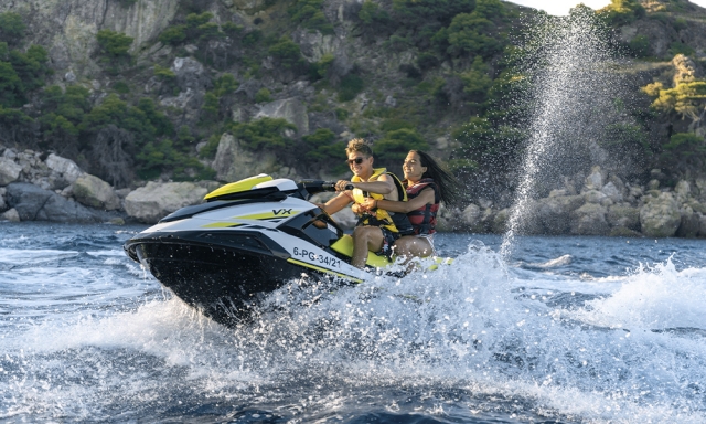  Breaking the waves of the Mediterranean