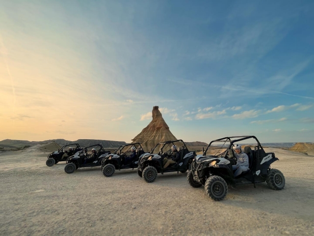 Buggys bereit, Bardenas zu erkunden 