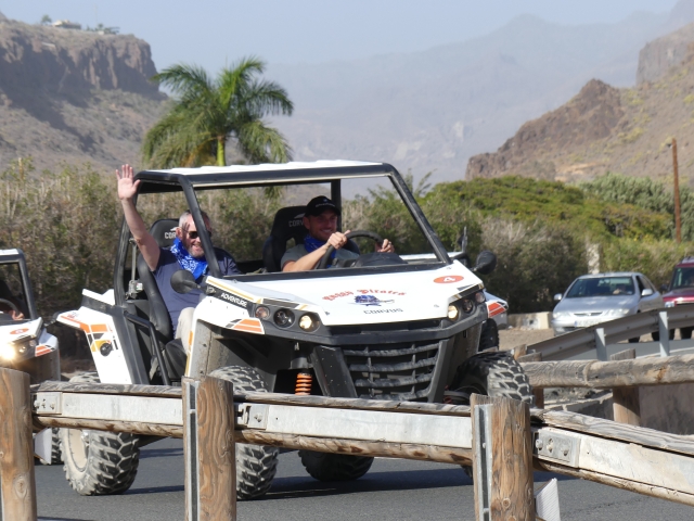Disfrutando de una ruta en buggy por Gran Canaria