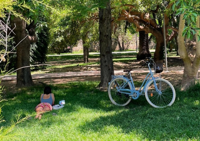  Riposarsi dopo un giro in bicicletta 