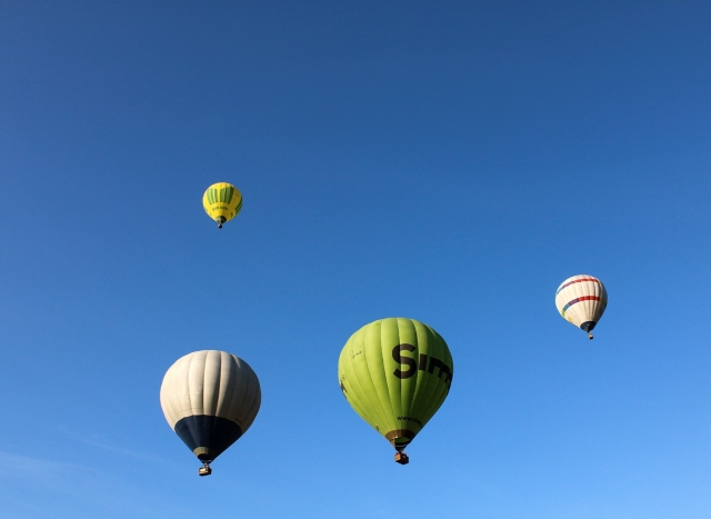  Hot air balloons 