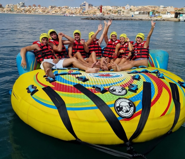 Listos para recorrer la costa blanca con el sofá loco