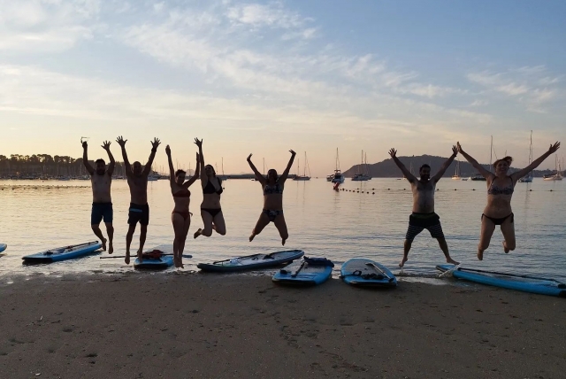  Fun paddle surfing 