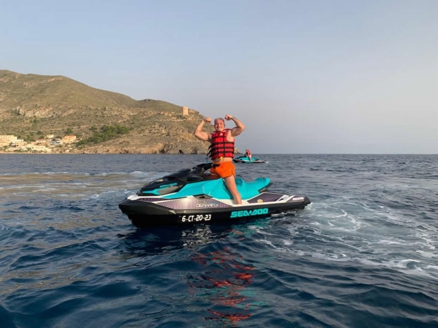 Difrutando de las vistas de Bolnuevo con la jet ski