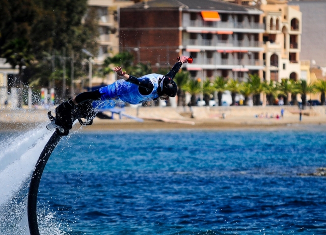 Disfrutando de las piruetas con el flyboard