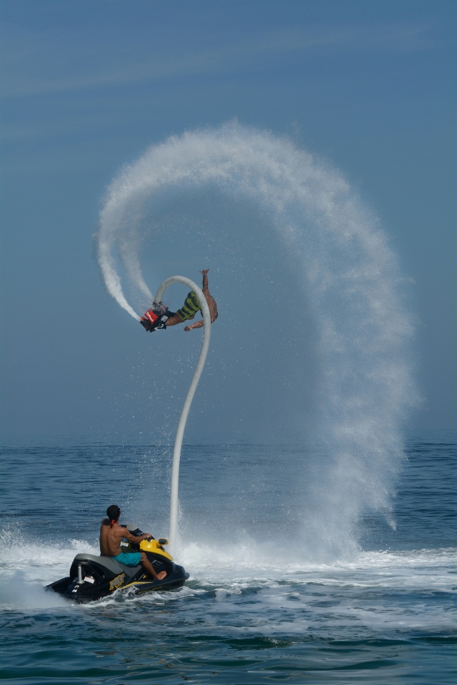  Desfrutando das piruetas com o flyboard 