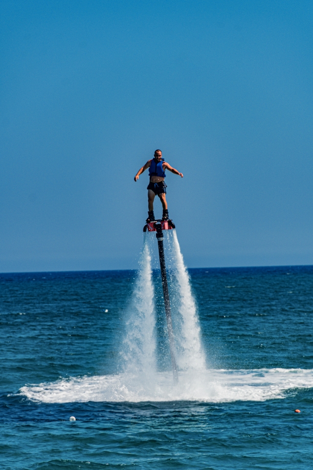 Volando en el Mediterráneo con el flyboard